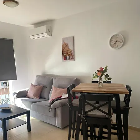 En El Centro De Nerja. Apartment *